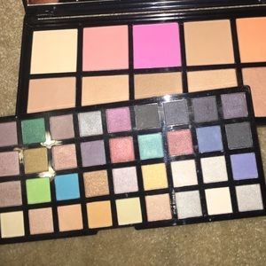 Elf holiday spot light ready palette